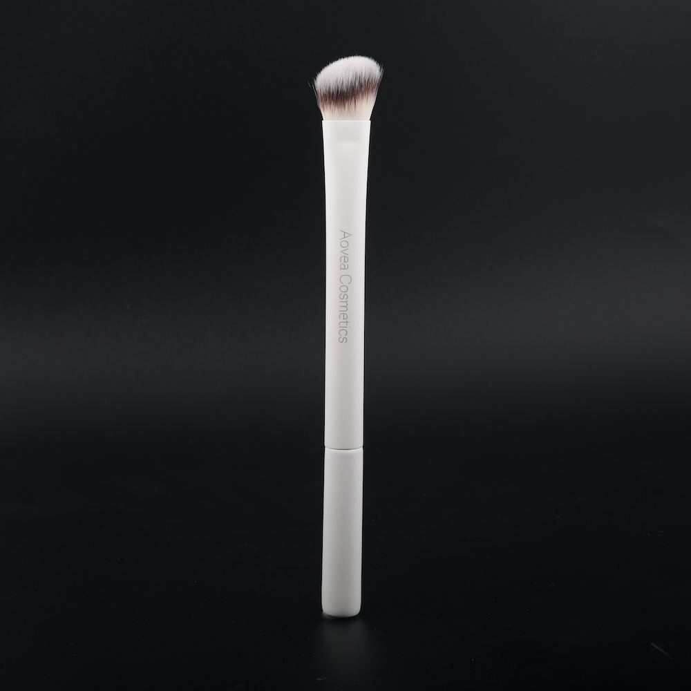 F57 Angle Eyeshadow Brush