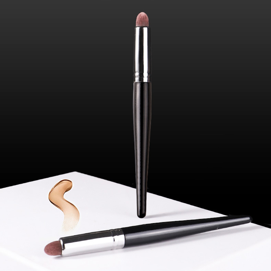 E128 Concealer Lip Brush